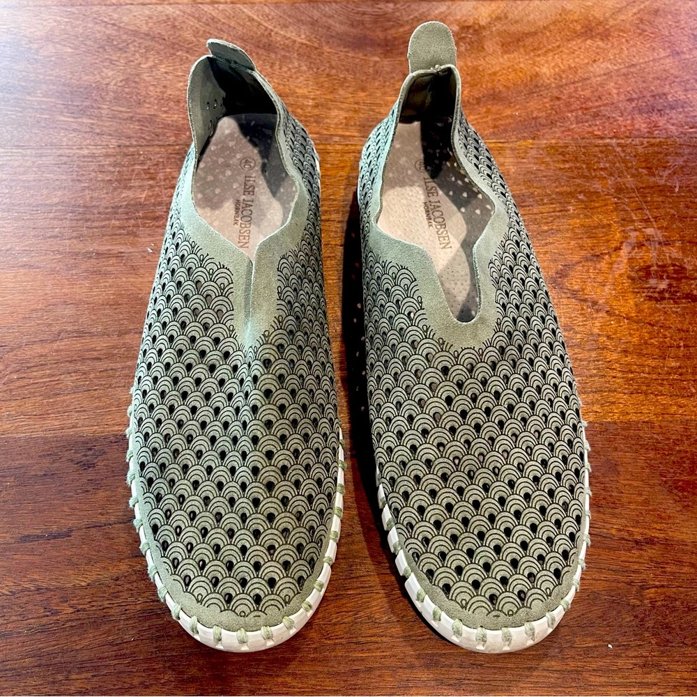 Isle Jacobsen Tulip Slip On Flat Sneaker Shoe Sz 40 (US9)